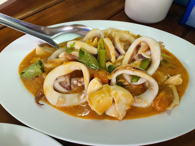 ครัวลุงกั้ง จันทนิมิตร - การบริการอาหารและที่พัก