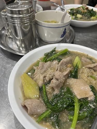 Opinii despre ยอดผักเมืองทอง ราดหน้า în อำเภอปากเกร็ด - การบริการอาหารและที่พัก