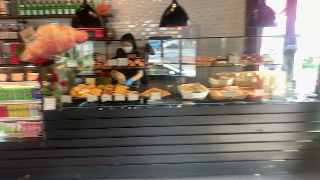 Zurich Bread Cafe - การบริการอาหารและที่พัก