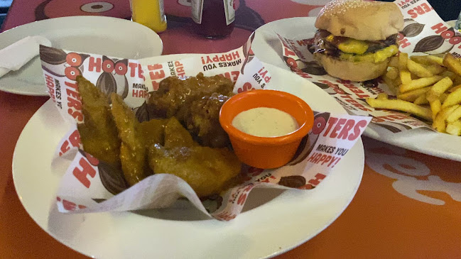 Opinii despre Hooters Phuket | American Restaurant & Sports Bar în อำเภอกะทู้ - การบริการอาหารและที่พัก