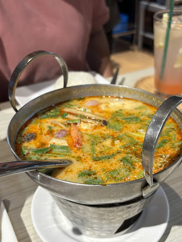 นิตยาไก่ย่าง สาขาแยกสะพานพระนั่งเกล้า - การบริการอาหารและที่พัก