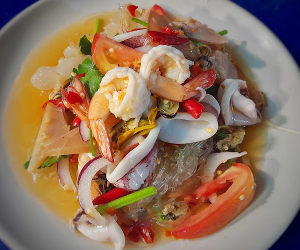 Opinii despre ยำรสเด็ดตลาดโต้รุ่งโสภณพัทยาใต้ în อำเภอบางละมุง - การบริการอาหารและที่พัก