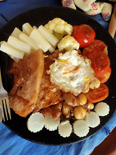 Tom Target Bar - การบริการอาหารและที่พัก