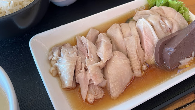 ขวัญใจข้าวมันไก่สิงคโปร์ - การบริการอาหารและที่พัก