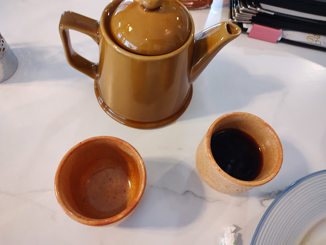 Posh and Pow Club Café - การบริการอาหารและที่พัก