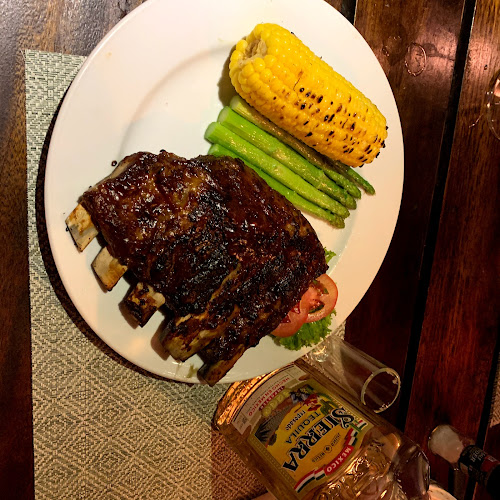 ศาลา เม็กซิกาลี - การบริการอาหารและที่พัก