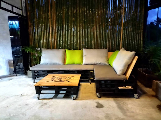 Opinii despre Black Corner în Phuket - การบริการอาหารและที่พัก