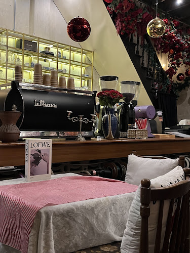 Comentarii opinii despre ไฟโฟ โอลด์ทาวน์ คาเฟ่ แอนด์ ฟลอรัล