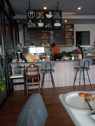 Opinii despre Mayday Coffee & Bar în อำเภอกะทู้ - การบริการอาหารและที่พัก
