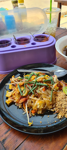 Comentarii opinii despre ร้านก๋วยเตี๋ยวไก่​ เนื้อ​ ตุ๋น​ HALAL FOOD สาขา 2 ตลาดแหลมดิน​ @samui