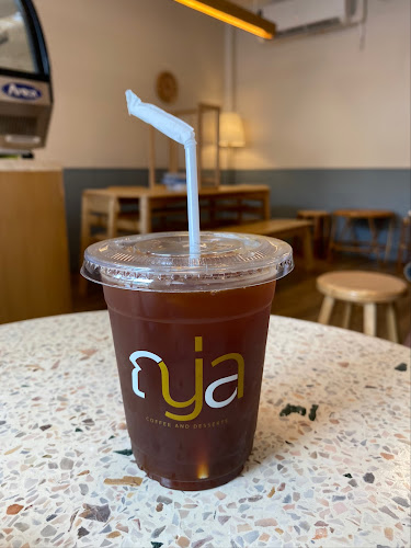 ญ่าคาเฟ่ • Coffee & Desserts • - การบริการอาหารและที่พัก