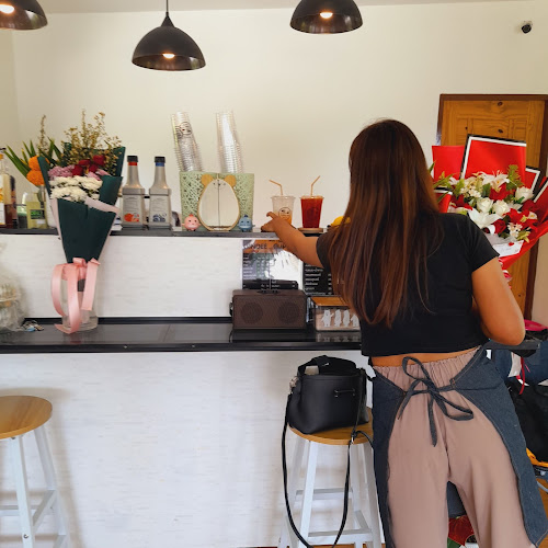 Gindee Cup (คาเฟ่ & shop เสื้อผ้า) - การบริการอาหารและที่พัก