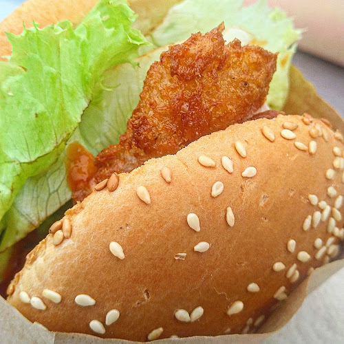 bennie burgers - การบริการอาหารและที่พัก