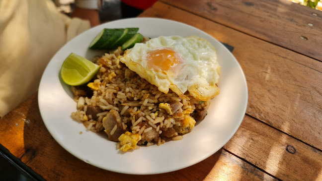 ป้าน้องอาหารตามสั่ง - การบริการอาหารและที่พัก