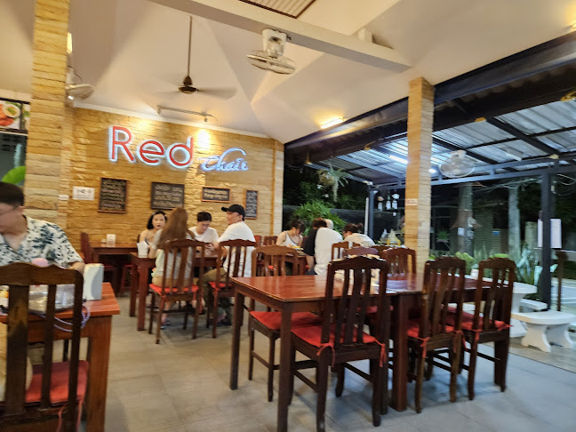 Red Chair - การบริการอาหารและที่พัก