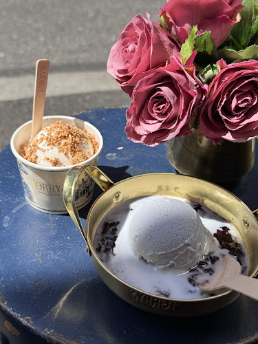 ทอรี่ ไอศกรีม - การบริการอาหารและที่พัก