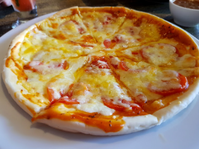 Gallery Cafe Phuket - การบริการอาหารและที่พัก