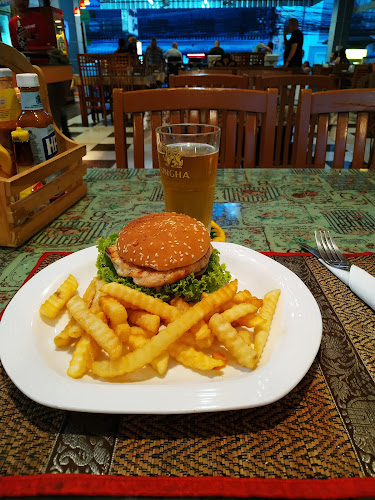 NUT Restaurant - การบริการอาหารและที่พัก