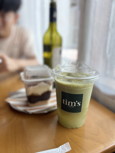Tim’s Coffee - การบริการอาหารและที่พัก