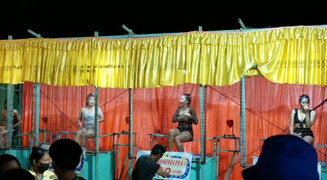 ตลาดปลายแหลมสะพานหิน