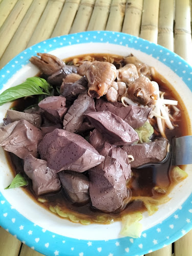 Opinii despre เจ๊หมวยก๋วยเตี๋ยวไก่มะระบุฟเฟ่ต์ în อำเภอบางพลี - การบริการอาหารและที่พัก