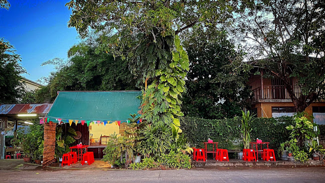 โต๊ะแดงอาหารเช้าสุโขทัย - เมือง