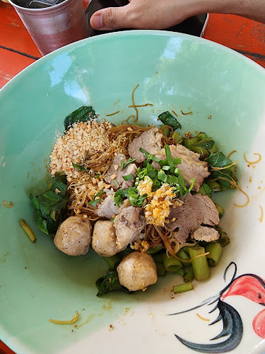 Opinii despre ร้านก๋วยเตี๋ยวเรือ ยกซด 10 บาท în อำเภอเมืองระยอง - การบริการอาหารและที่พัก