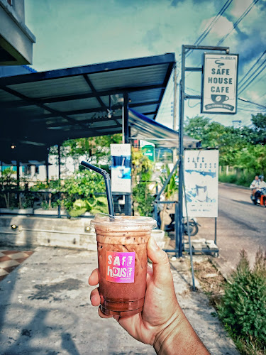 SAFE HOUSE CAFE - การบริการอาหารและที่พัก