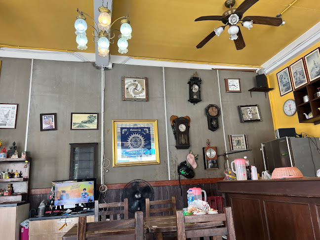 ก๋วยเตี๋ยวเรือหลังวัง - การบริการอาหารและที่พัก