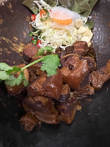 อาคารทรีมังกี้ส์ 105 หมู่ที่ 4 ถนนเหมืองเจ้าฟ้า ตำบล วิชิต อำเภอเมืองภูเก็ต ภูเก็ต 83000