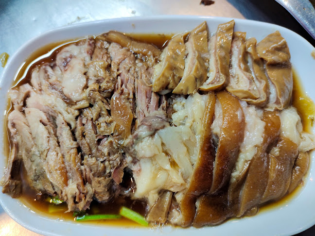 ข้าวขาหมูเจ้หมวย (ปากซอยรังสิต-นครนายก 65) - การบริการอาหารและที่พัก