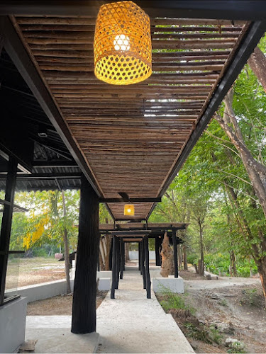 Opinii despre เพลิน Cafe&Restaurant KPP în อำเภอเมืองกำแพงเพชร - การบริการอาหารและที่พัก