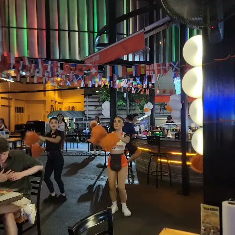 Comentarii opinii despre Hooters Phuket | American Restaurant & Sports Bar