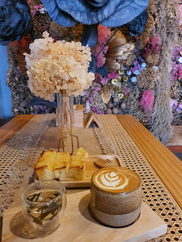 Opinii despre Bread Crumbs Cafe' în อำเภอเมืองภูเก็ต - การบริการอาหารและที่พัก