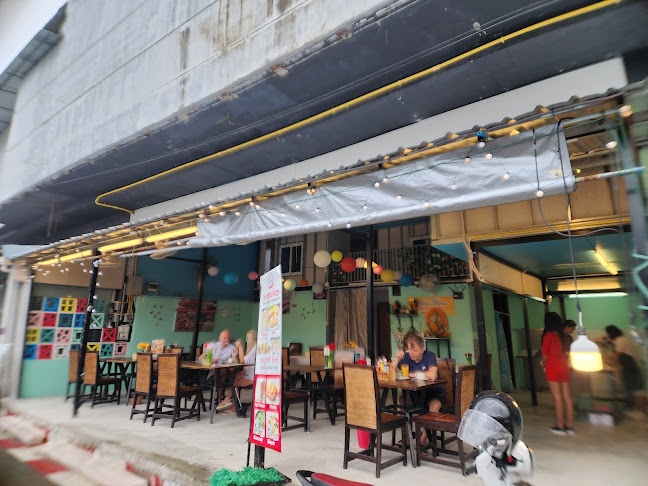 Aree's Kitchen & Lounge