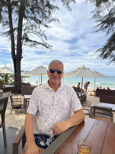 NORA Beach Club - การบริการอาหารและที่พัก