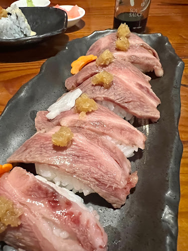 อุโอเทรุซุยซัน ซูชิ ภูเก็ต– ราไวย์ บีช - การบริการอาหารและที่พัก