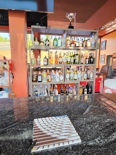 Shark Bites - Pool Bar and Pickleball - อำเภอเมืองภูเก็ต