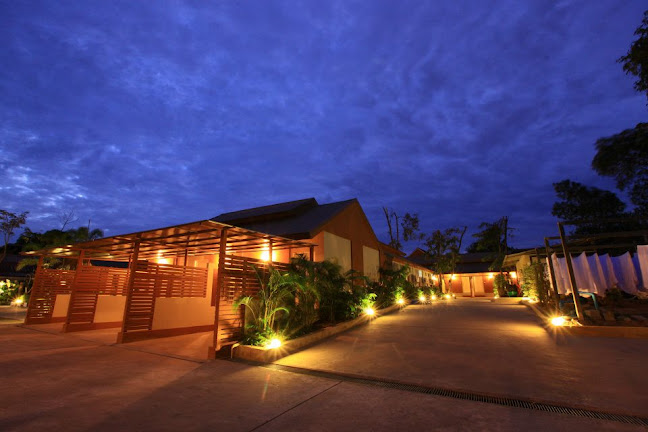 เปี่ยมรักรีสอร์ท - การบริการอาหารและที่พัก