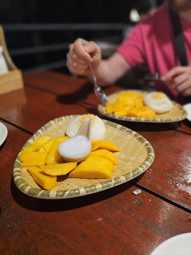 Opinii despre No.6 Restaurant Up The Hill în อำเภอกะทู้ - การบริการอาหารและที่พัก