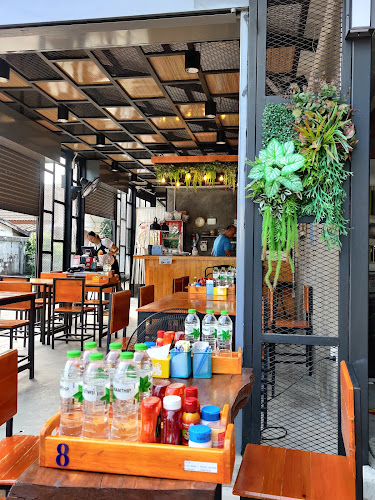 ถนนตะกั่วป่า ตำบลตลาดเหนือ อำเภอเมืองภูเก็ต ภูเก็ต 83000