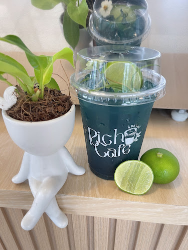 ริช..คาเฟ่ Rich rich - การบริการอาหารและที่พัก