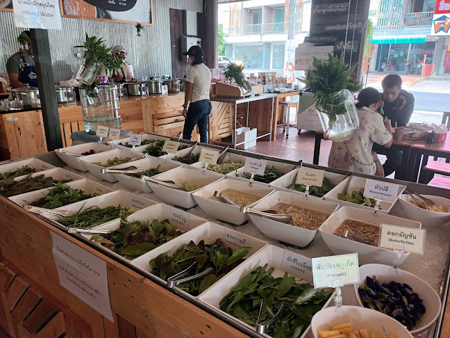 ร้านหนมจีนบ้านฉลอง - การบริการอาหารและที่พัก