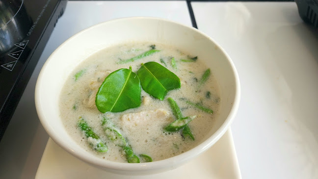 ร้านอาหาร และโรงเรียนสอนทำอาหารไทย ปุ้ม - อำเภอกะทู้