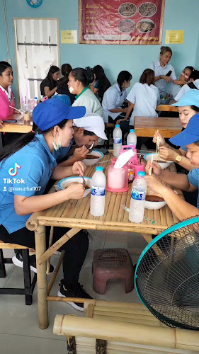 Opinii despre เจ๊หมวยก๋วยเตี๋ยวไก่มะระบุฟเฟ่ต์ în อำเภอบางพลี - การบริการอาหารและที่พัก