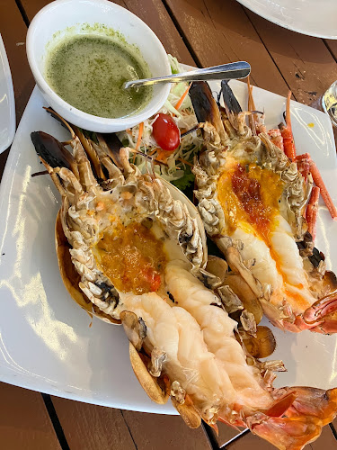 Opinii despre River Wine Restaurant&Karaoke în อำเภอปากเกร็ด - การบริการอาหารและที่พัก