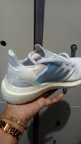 เชสเตอร์ (เซ็นทรัล วิลเลจ) - การบริการอาหารและที่พัก