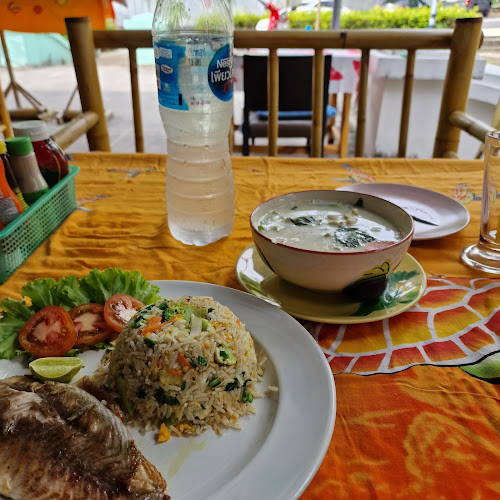 Opinii despre Blue Beach Restaurant în อำเภอเมืองภูเก็ต - การบริการอาหารและที่พัก