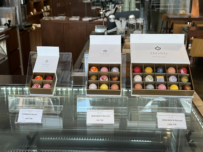 Paradai Phuket - การบริการอาหารและที่พัก