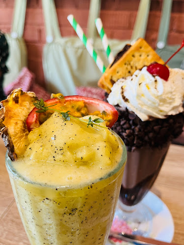 Opinii despre FIVE Loaves Burgers & Cafe’ în เมือง - การบริการอาหารและที่พัก